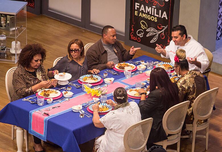 No menu, serão
obrigatórios os pratos vaca atolada e nhoque ao sugo, que é um pedido especial
de uma pessoa da banda, que está grávida