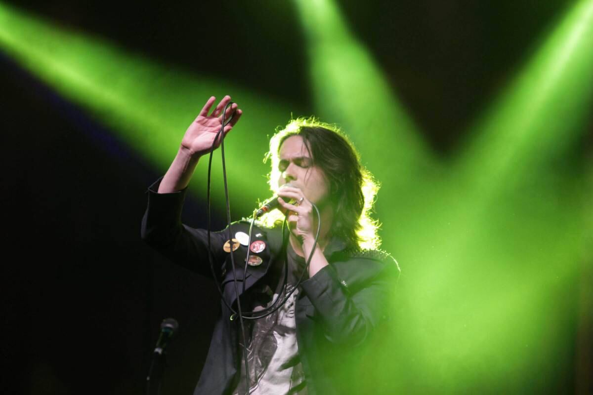 Felipe Catto animou os insones às 6h da matina no palco alternativo