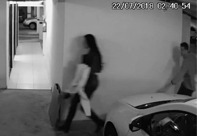 Luis é acusado de espancar, asfixiar e jogar Tatiane do quarto andar do prédio onde moravam. As câmeras de segurança flagraram a agressão e a tentativa de fuga da vítima