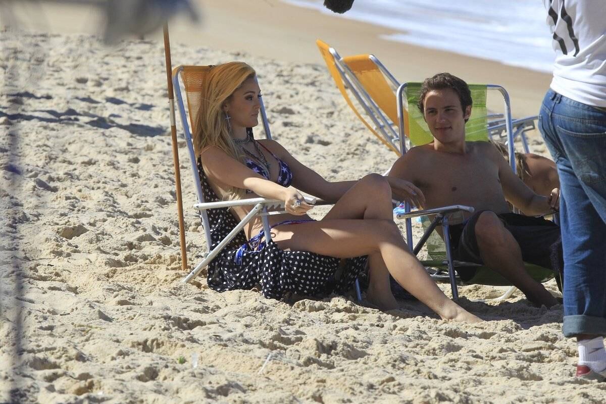 Elenco de Geração Brasil grava na praia de Grumari, no Rio