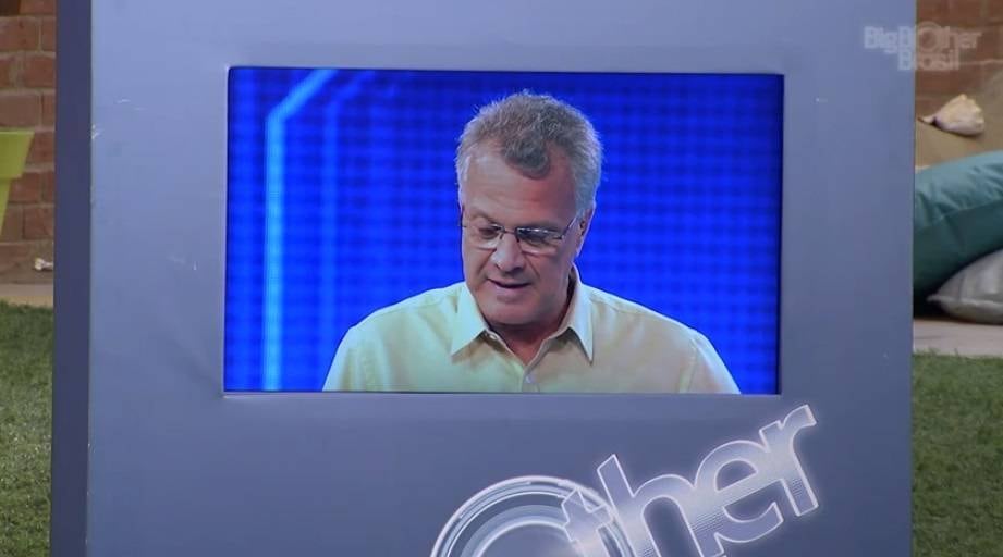 A primeira a ir buscar a pergunta foi Vanessa que tirou almoço a dois. Pedro Bial explicou que nesta edição da lavagem de roupa não teria o Poder Não e que a protetora dos animais foi premiada com um belo almoço na companhia de Clara