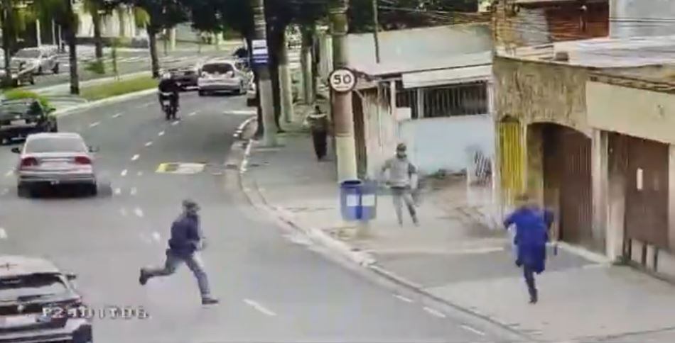 Suspeitos fogem após roubarem veículo com duas crianças dentro em São Caetano do Sul
