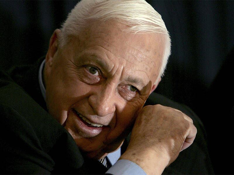 Ariel Sharon deu início à construção do muro separatista entre Israel e os territórios palestinos