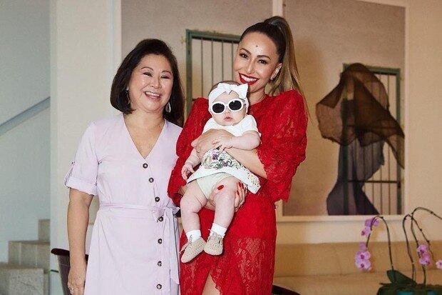 A temporada de Dona Kika na casa de Sabrina chegou ao fim. A matriarca da família da Sato Rahal anunciou que, após quatro meses vivendo na casa da filha, voltará ao próprio imóvel