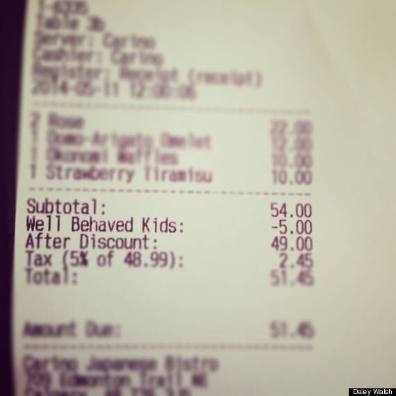Na descrição da conta é possível ver o desconto de US$ 5 por bom comportamento de crianças, ou "Well Behaved Kids"