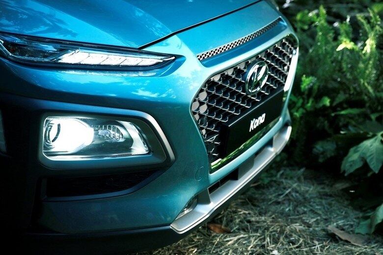 A distribuição e o formato dos faróis é visivelmente inspirado no Jeep Cherokee, posteriormente colocado no Fiat Toro