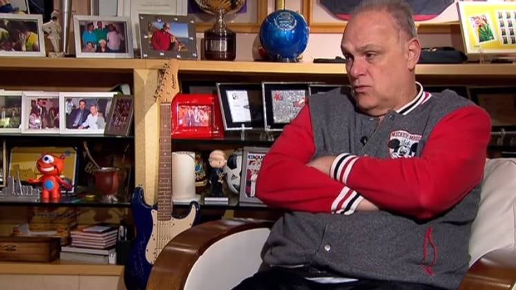 Oscar explica que parou com a quimioterapia, pois o tratamento estava fazendo muito mal a ele. O médico que o acompanha conta que não há mais nenhum vestígio da doença e, por isso, não havia mais necessidade de continuar o procedimento. "Eu matei o câncer", afirma o jogador convicto de sua vitória