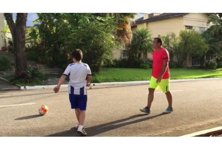 O apresentador também costuma jogar futebol com o filho durante o tempo livre
+ Reinaldo Gottino revela que reeducou alimentação após notícia preocupante do médico
