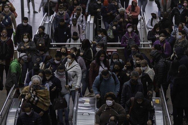 Movimentação no transporte público na volta do rodízio tradicional 