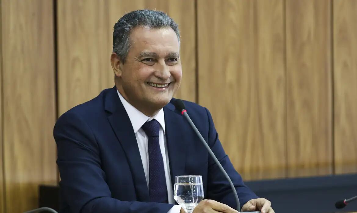 Em dois dos três cenários pesquisados, Rui Costa aparece na frente para a vaga