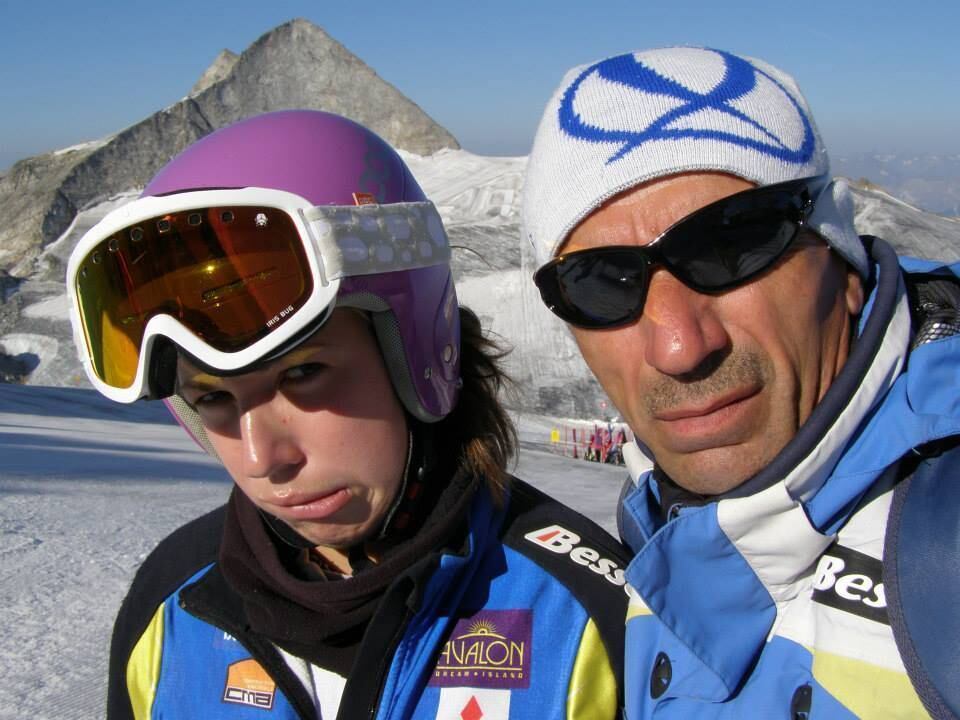 Oleg Matsotskyy, pai e
técnico de Bogdana, postou uma mensagem no Facebook em que pega
ainda mais pesado nas críticas. 



— Em vez de resolver
o conflito por meio de negociações (o que esperávamos que ele [o
presidente Yanukovich]fizesse quando viajamos para Sochi), ele
encharcou as últimas esperanças do país em sangue.