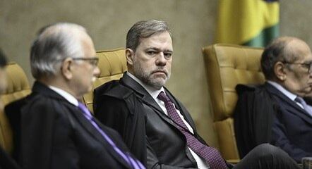 Após alta, ministro segue com cuidados em casa