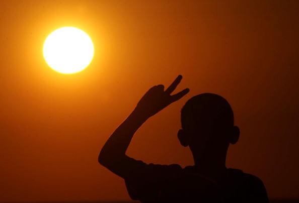 O Brasil ocupa a 47ª posição entre os países mais generosos do mundo, de acordo com o Good Country Index, ranking divulgado que mede o quanto cada país listado contribui para o bem do planeta.
O índice avalia anualmente 163 países com base nos dados divulgados pela ONU (Organização das Nações Unidas) e do Banco Mundial