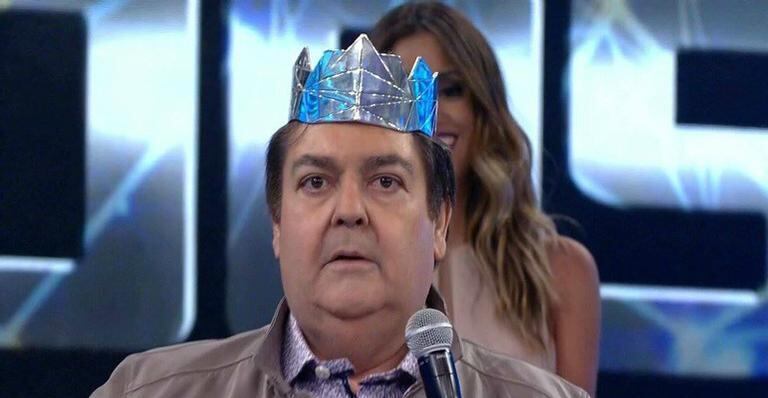 O reinado de 30 anos de Faustão estagnou. Não tem força para enfrentar o futebol