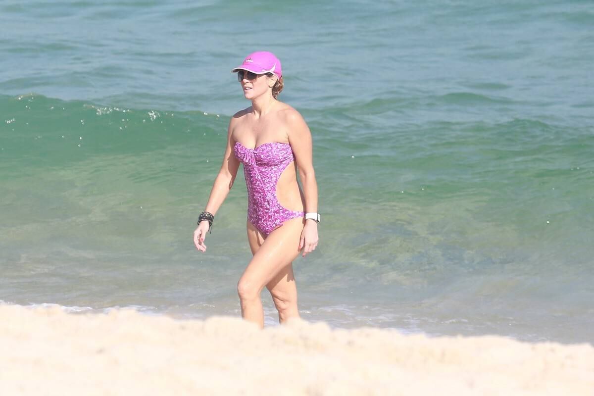 Christine Fernandes na praia da Barra da Tijuca, no Rio de Janeiro