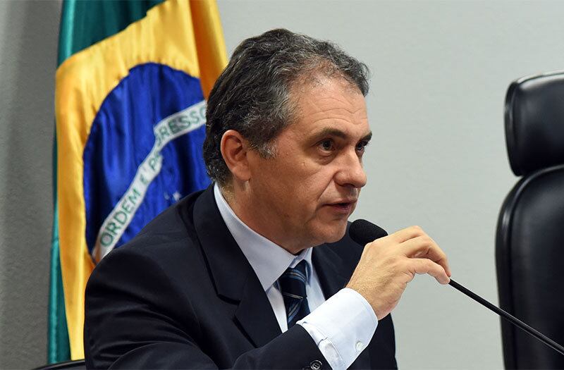 PEC que prevê eleições diretas, caso Temer deixe o governo, é de autoria de Miro Teixeira