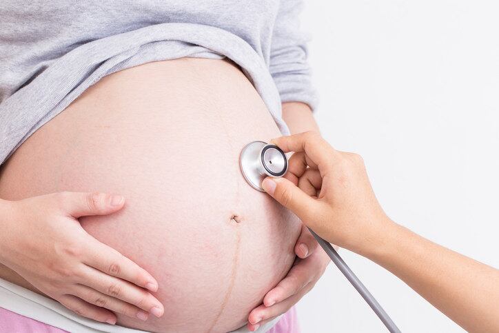 Aborto de repetição não tem tratamento. MITO

Exames podem identificar as causas dos abortos de repetição. Desta forma, a paciente e o médico podem pensar juntos em formas de tratá-las — essas medidas podem ir desde o uso de medicação até a fertilização in vitro. Entre as principais causas, estão também alterações anatômicas, hormonais e trombofilias
