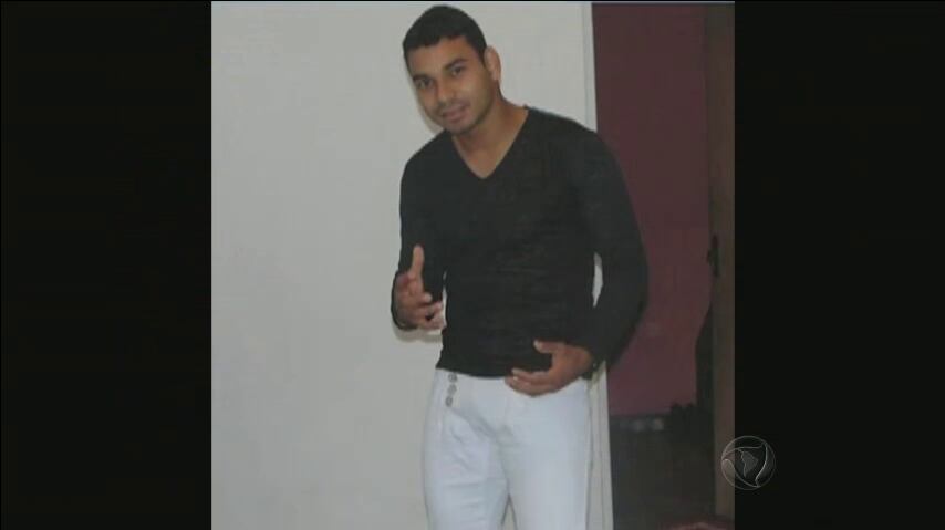 Os dois, então, começaram a ter um caso. Porém, Susana foi pedida em casamento pelo marido e decidiu terminar o caso com o amante. Os dois se encontraram no apartamento da amiga de Susana, onde ela contou sua decisão