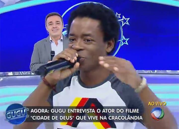 Por fim, o ator aproveitou o espaço do Gugu para mostrar todo seu talento vocal
+ Personagens que emocionaram no Domingo Show fazem surpresa para Geraldo Luís
+ Anão humorista? Marquinhos imita Geraldo Luís contando histórias de vida
+ Gugu está no Facebook! Curta
+ Siga o perfil da atração no Twitter