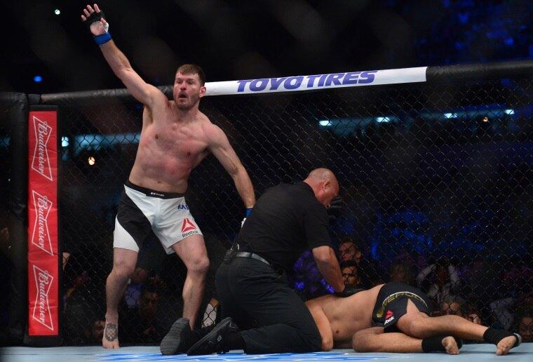 O americano parece até ter se assustado ao ver o rival brasileiro desacordado. Reagiu com um misto de surpresa, empolgação e cuidado com o adversário. Após a luta Werdum prometeu que vai treinar para recuperar o cinturão