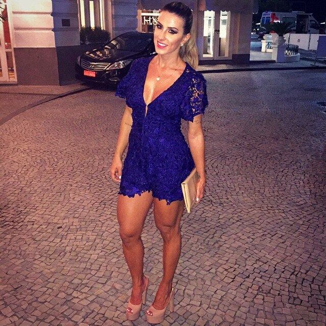 Quando o assunto é festa de gala, Camila também não passa em branco
