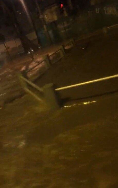 Rio Maracanã transbordou durante a chuva