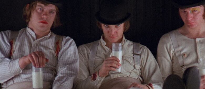 Warren Clarke, à esquerda, no filme Laranja Mecânica, dirigido por Stanley Kubrick