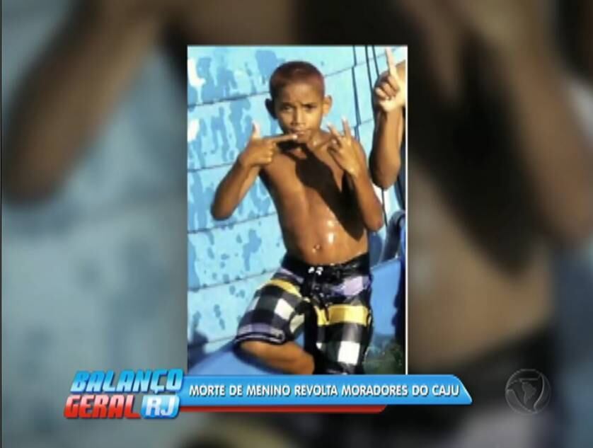 Por meio de nota, a CPP (Coordenadoria de Polícia Pacificadora)
determinou a abertura de um Inquérito Policial Militar para apurar as
circunstâncias da morte. A Polícia Civil investiga o caso e policiais da UPP
Caju que patrulhavam o local onde o menino foi baleado serão afastados do
serviço nas ruas