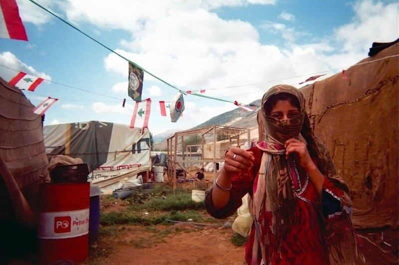 A organização ensinou-lhes habilidades de fotografia para que conseguissem capturar suas vidas diárias nos assentamentos em todo o país