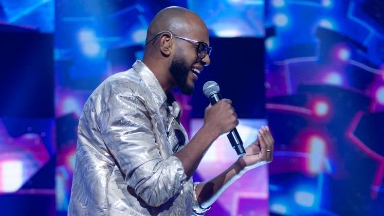 Fiel às raízes, o paulistano Maurinho Vai Rolar escolheu o samba Malandro, conhecido na voz de Elza Soares, para impressionar os jurados. Ele dedicou a apresentação ao pai
