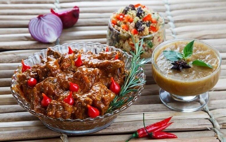 Butecário Bar Brasil
Prato - Fraldinha a moda Butecário: carne na cerveja preta acompanhada de Apple Mousse e farofa de frutas com Doritos. Endereço: rua das Canárias, 1859 - Santa Amélia