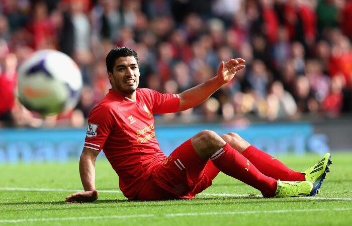 810 mil: este é o número de camisas vendidas que coloca o Liverpool, de Luis Suárez, em quinto