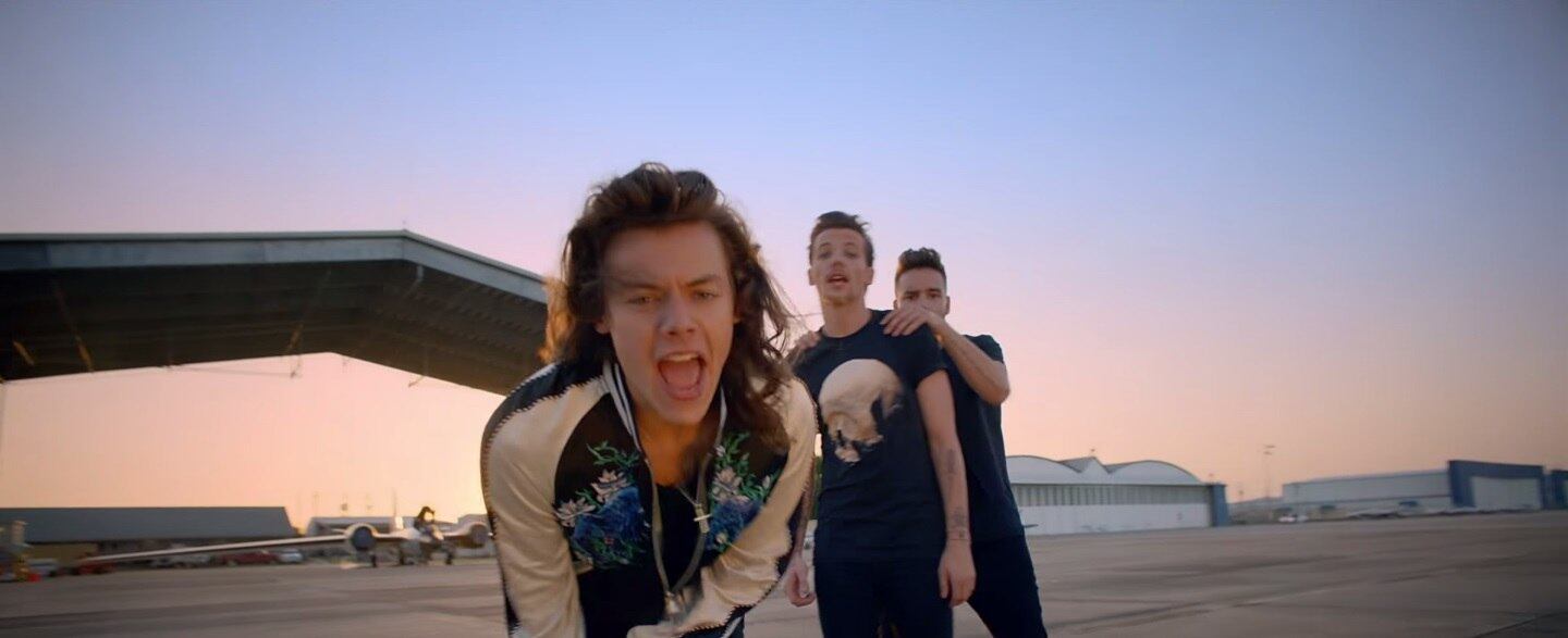 10) Quando o Harry tava arrasando, mas a gente só conseguia olhar o Liam mexendo com o Louis