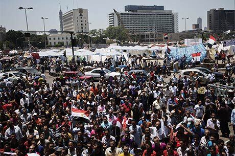 Opositores egípcios já estão reunidos na praça Tahrir um dia antes da grande manifestação