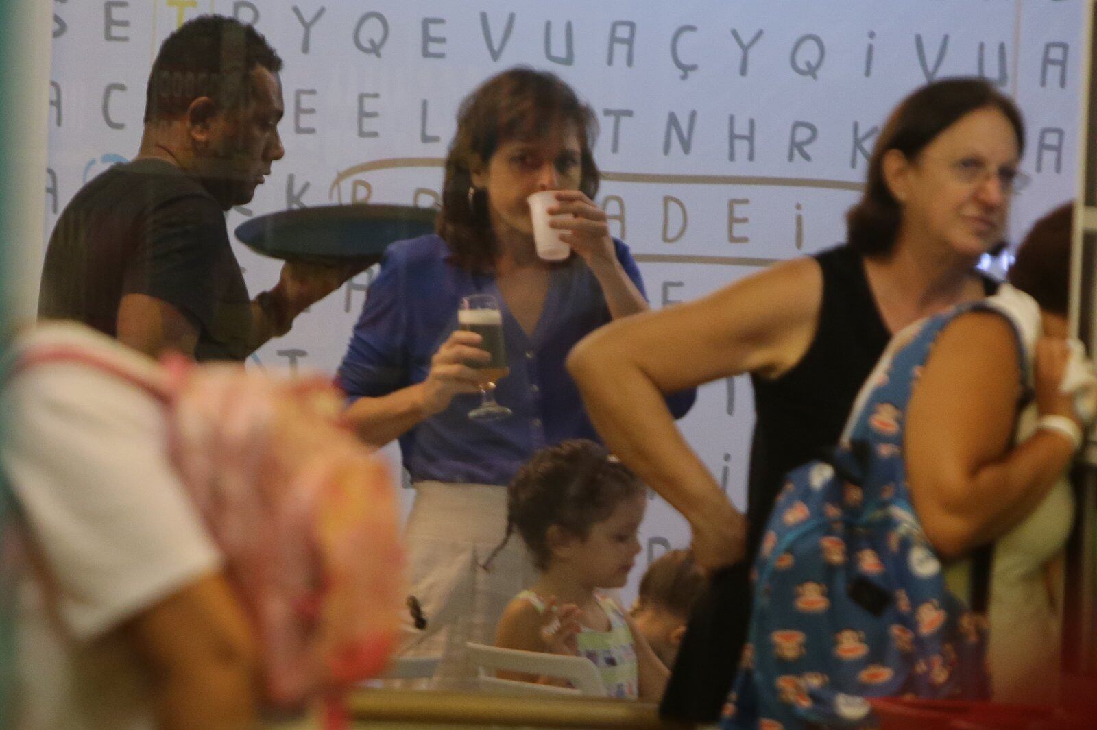 Drica Moraes comemora aniversário do filho adotivo em parque infantil