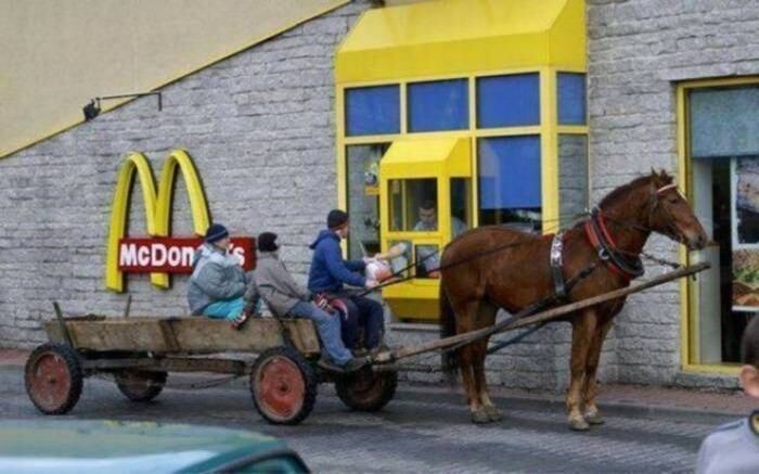 Ninguém disse que só podem entrar carros motorizados
