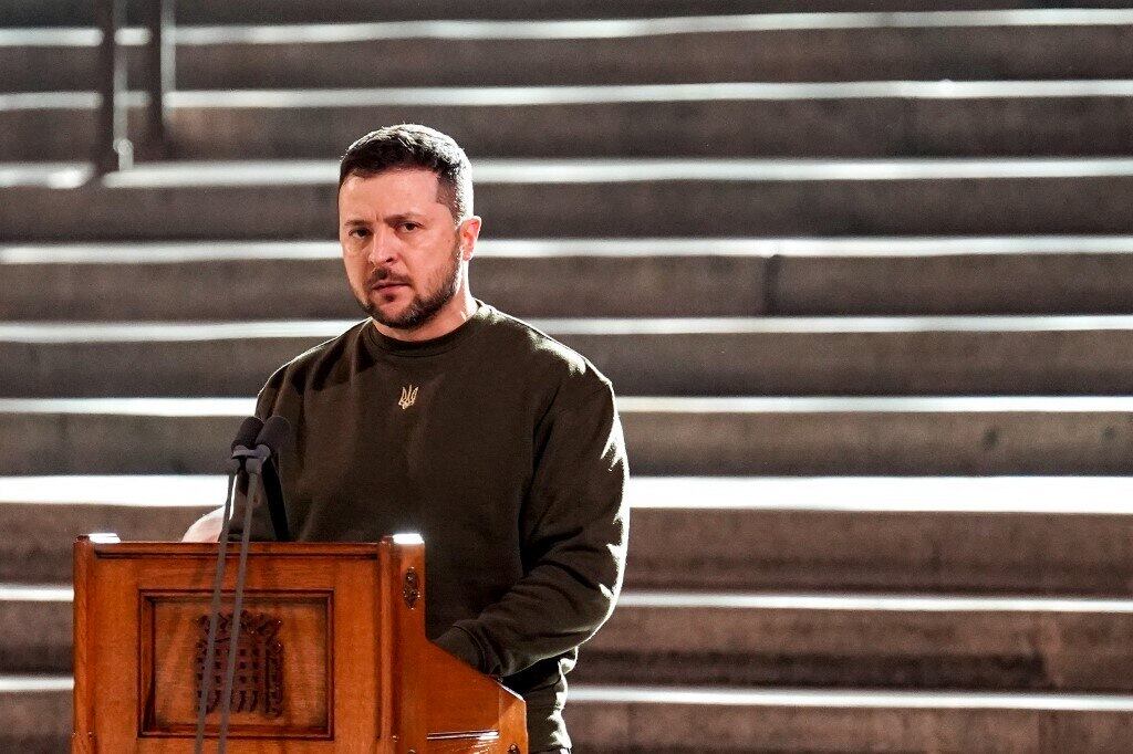 Volodmir Zelenski durante discurso após encontro com o primeiro-ministro britânico, Rishi Sunak