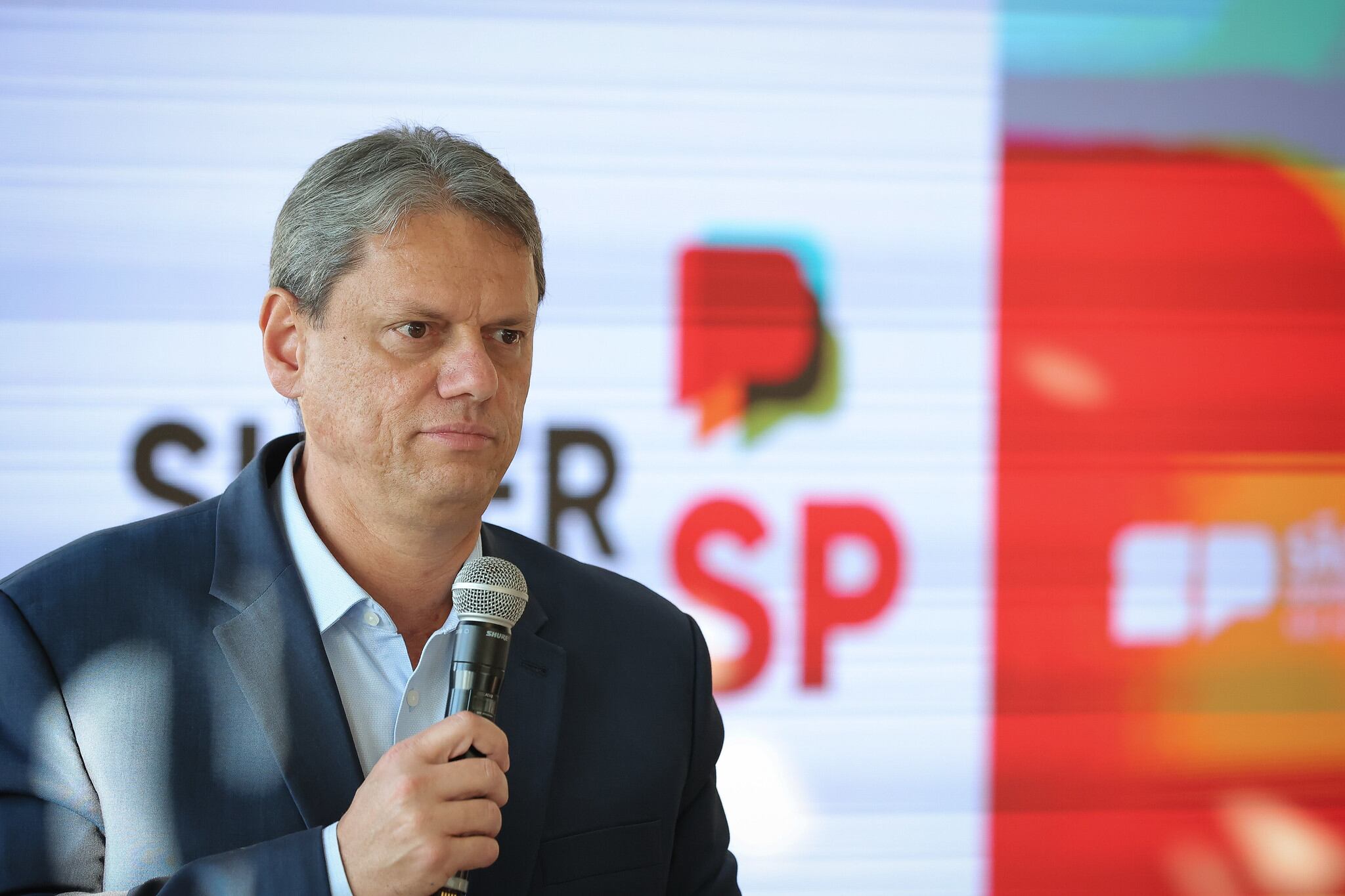 Tarcísio diz ser 'absolutamente crítico' a contrato da Enel