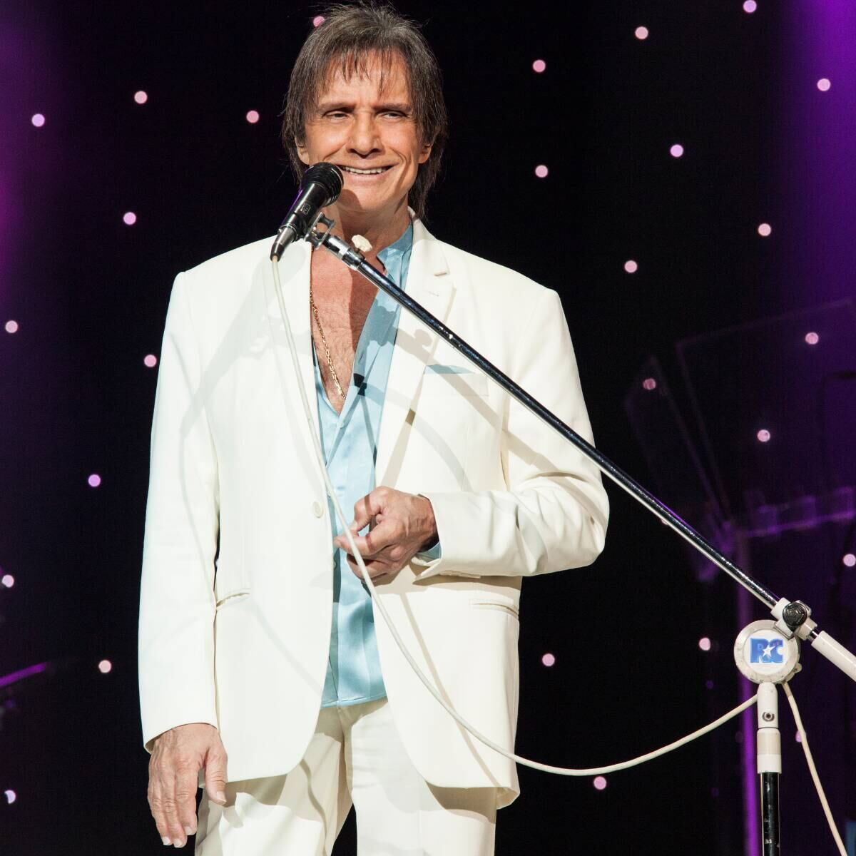 Roberto Carlos faz show na Ligga Arena em Curitiba; confira