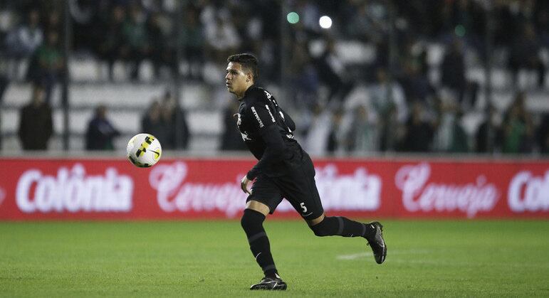 Jadsom, em ação pelo RB Bragantino