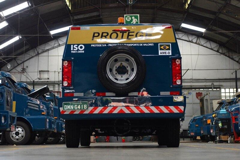 Mesmo sendo blindado até os dentes, é melhor não subestimar essa máquina: se a situação apertar, ela pode surpreender você

Quer saber tudo sobre carros? Acesse R7.com/carros
