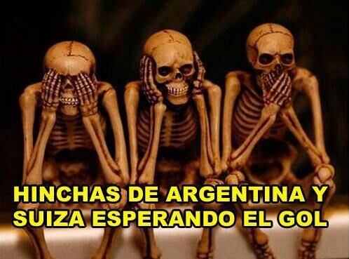 A torcida argentina enquanto espera o gol