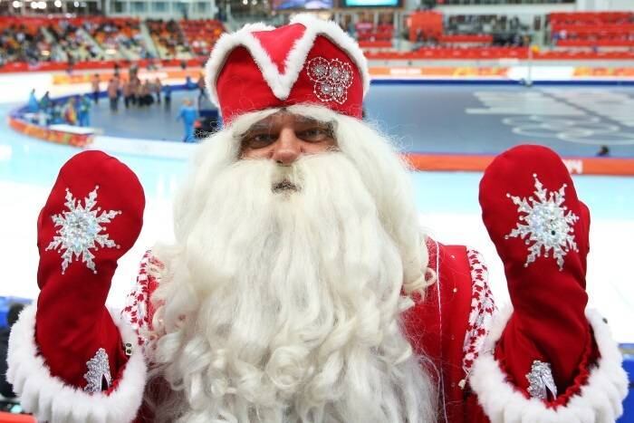Não podia faltar o Papai Noel! Acostumado com o frio, o bom velhinho apareceu para alegrar a torcida em Sochi