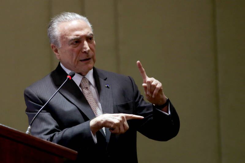 Temer ainda estuda convocar uma rede nacional de rádio e tv