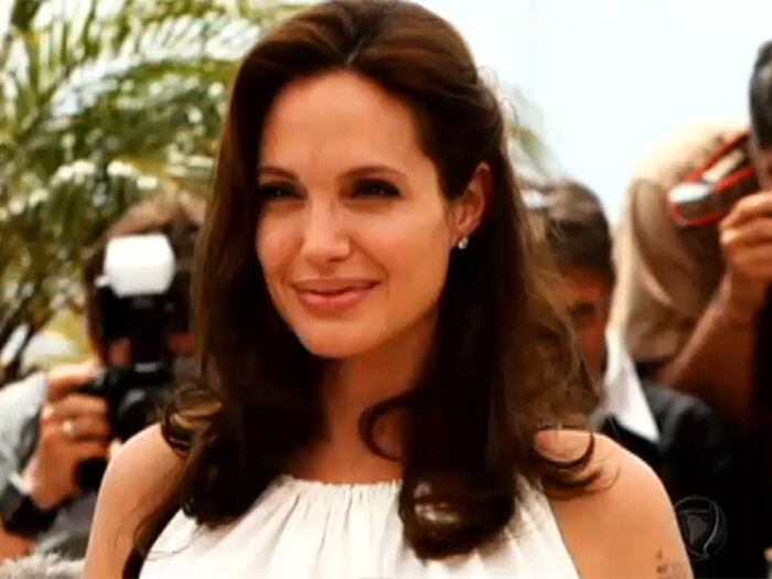 E as celebridades adoram tirar esse
barato! Quem seria capaz de ofuscar a beleza de Angelina Jolie?