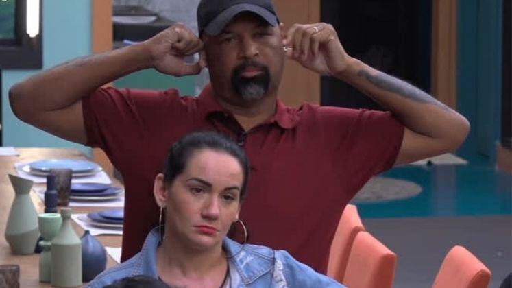 Mesmo após receberam diversos votos e recebendo conselhos dos outros casais, Dinei e Erika mantiveram a mesma estratégia do início do jogo 


