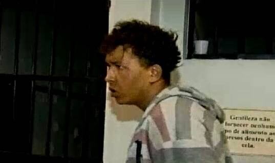 Ele carregava quatro tabletes de maconha e R$ 497 em dinheiro