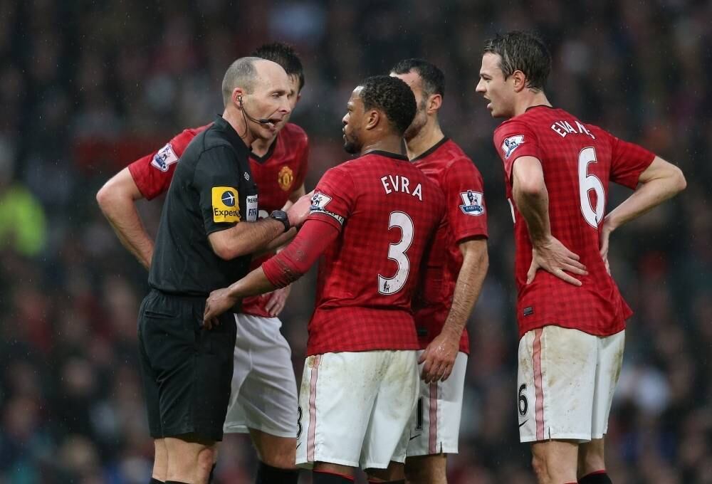 Em 2011, já no Liverpool, foi
suspenso por oito jogos acusado de racismo contra o francês Patrice Evra, do
Manchester United