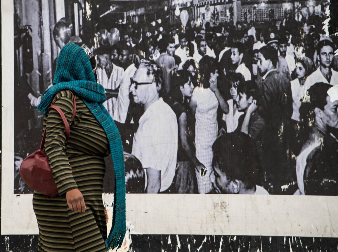 São Paulo, SP - 18.05.2022 - Temperatura caiu nesta quarta-feira na cidade.  A população também aderiu o uso de máscaras para se proteger do frio. Rua Guaicurus, Lapa.  Foto Edu Garcia/R7