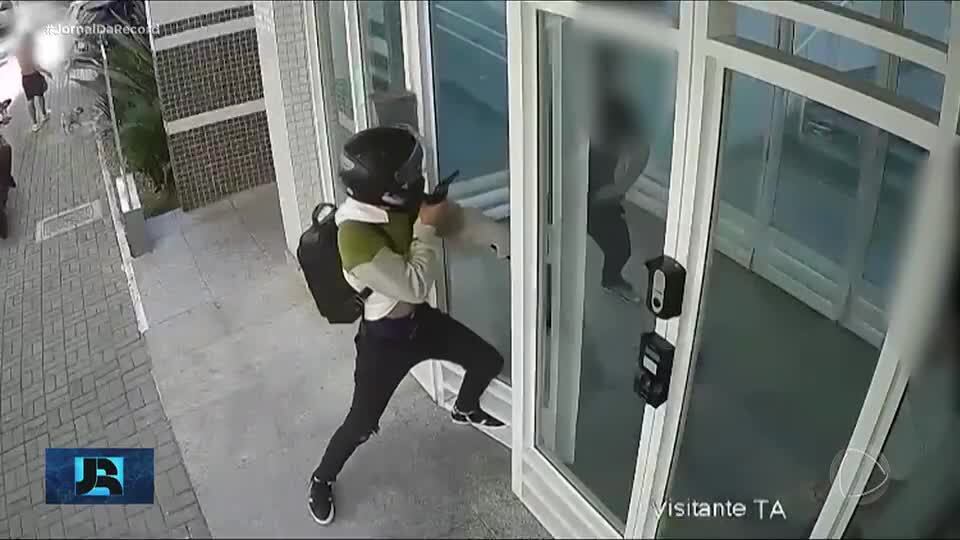 Com medo da violência, moradores instalam portas e janelas blindadas nos imóveis